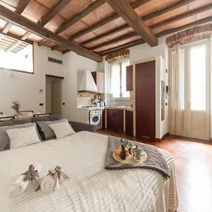 https://apt-charme-milan-300m-dal-duomo.it-lombardy.com